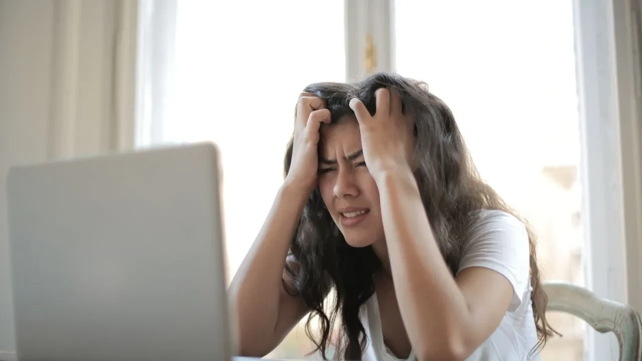 Geçmeyen baş ağrınız varsa sebebi bu olabilir! Uzmanlar uyardı