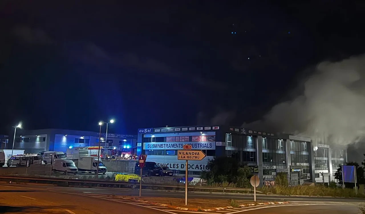 İspanya'da zehirli yangın paniği! Havaya yayıldı, 160 bin kişi eve kapandı