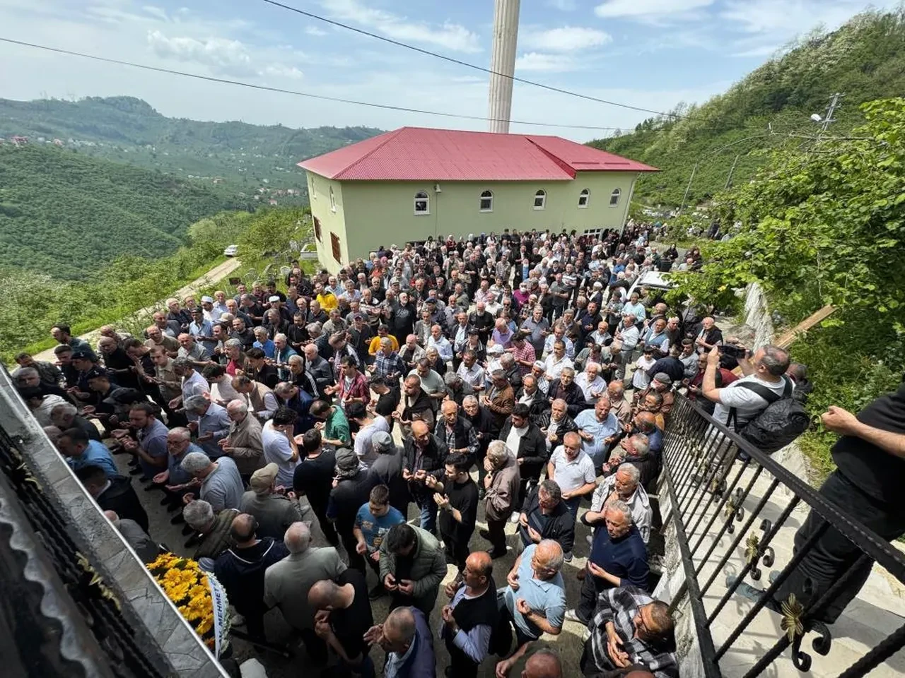 Kız kardeşler cinayet sonrası toprağa verildi