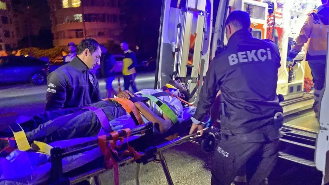 Köprüden beton zemine düştü, vinçle kurtarıldı