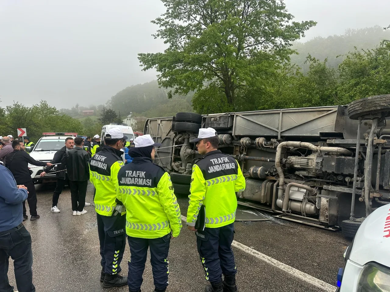Sinop'ta tur otobüsü devrildi! Feci kazada 2'si ağır 18 yaralı