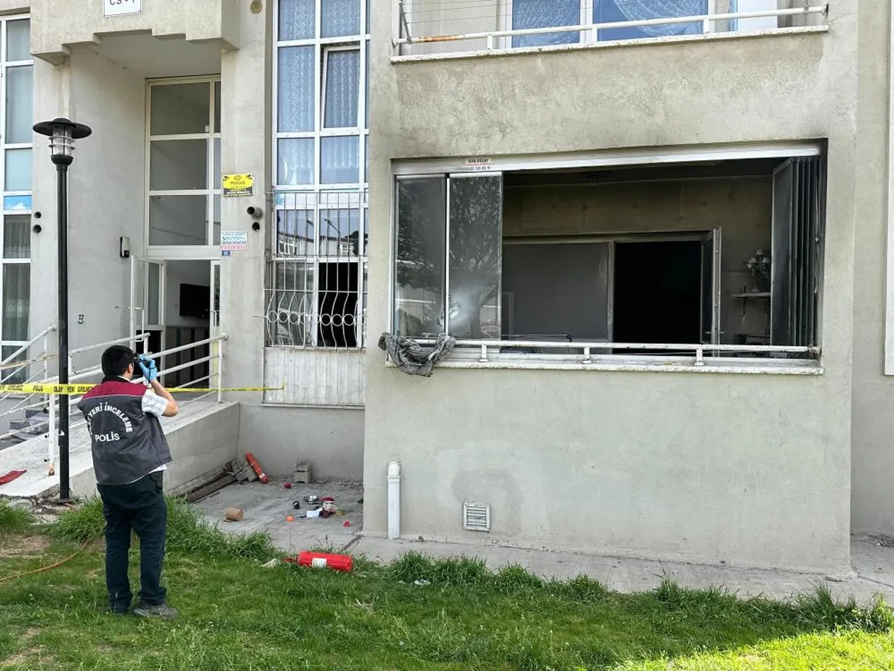 Uşak'ta aile içi şiddet faciası: Eşi ifade verirken ev ve araçları yaktı!