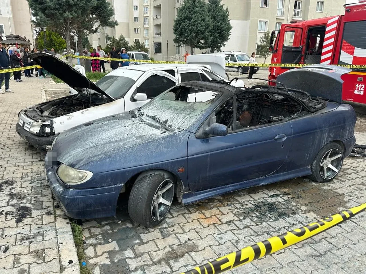 Uşak'ta aile içi şiddet faciası: Eşi ifade verirken ev ve araçları yaktı!