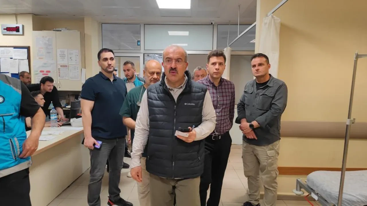 Vali Toraman otobüs kazasında yaralananları ziyaret etti