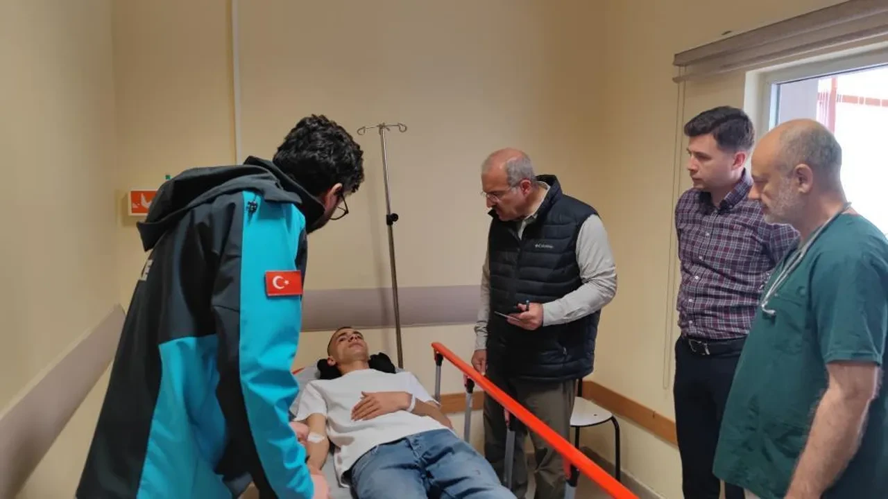 Vali Toraman otobüs kazasında yaralananları ziyaret etti