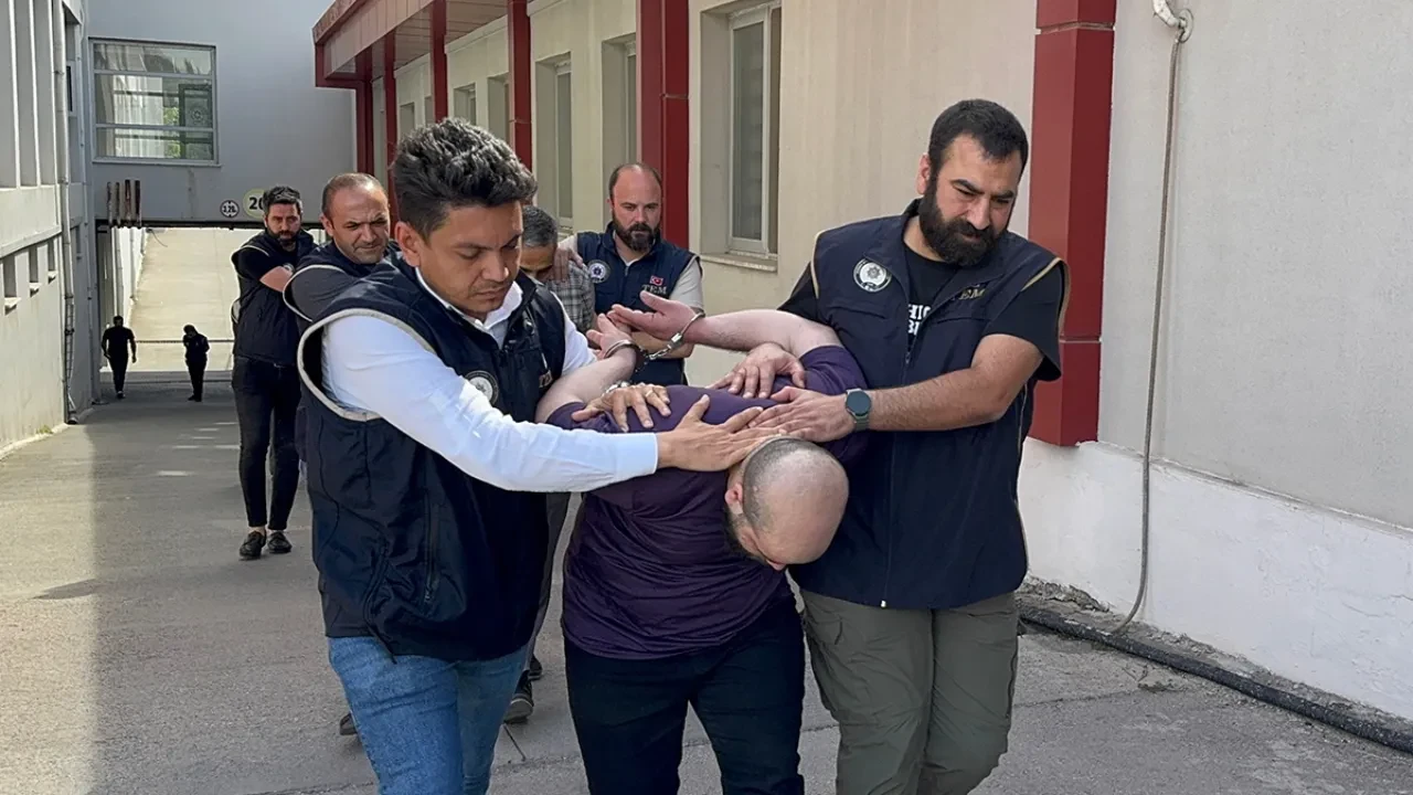 Adana'da DEAŞ operasyonu! Çok sayıda kişi tutuklandı