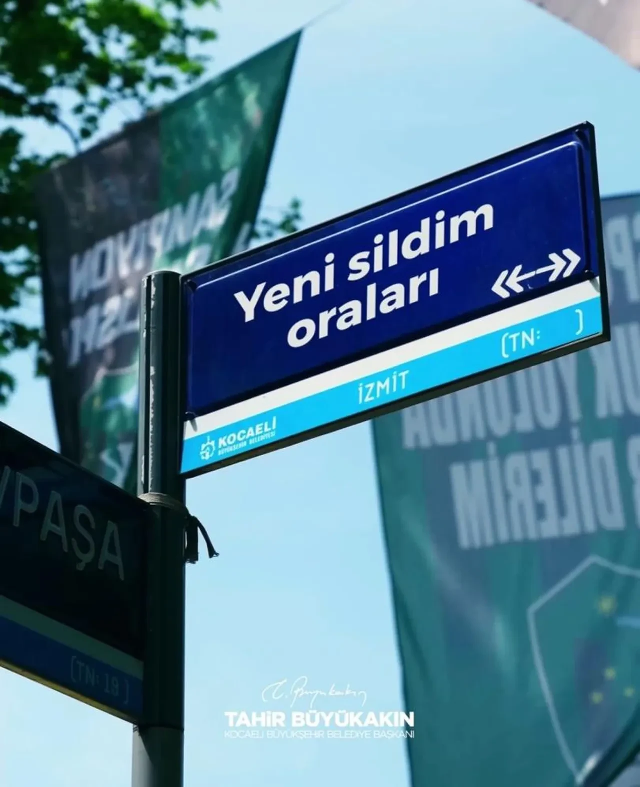 Anneler Günü'nde trafik levhaları değişti! Hem güldürdü hem duygulandırdı