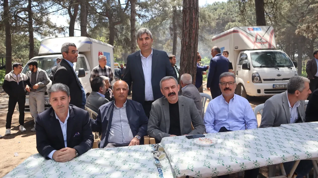 Anneler Gününü halaylarla kutladılar: Hemşeriler piknikte buluştu!