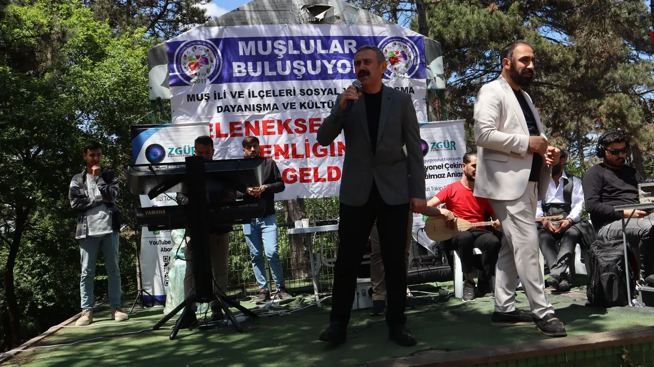 Anneler Gününü halaylarla kutladılar: Hemşeriler piknikte buluştu!