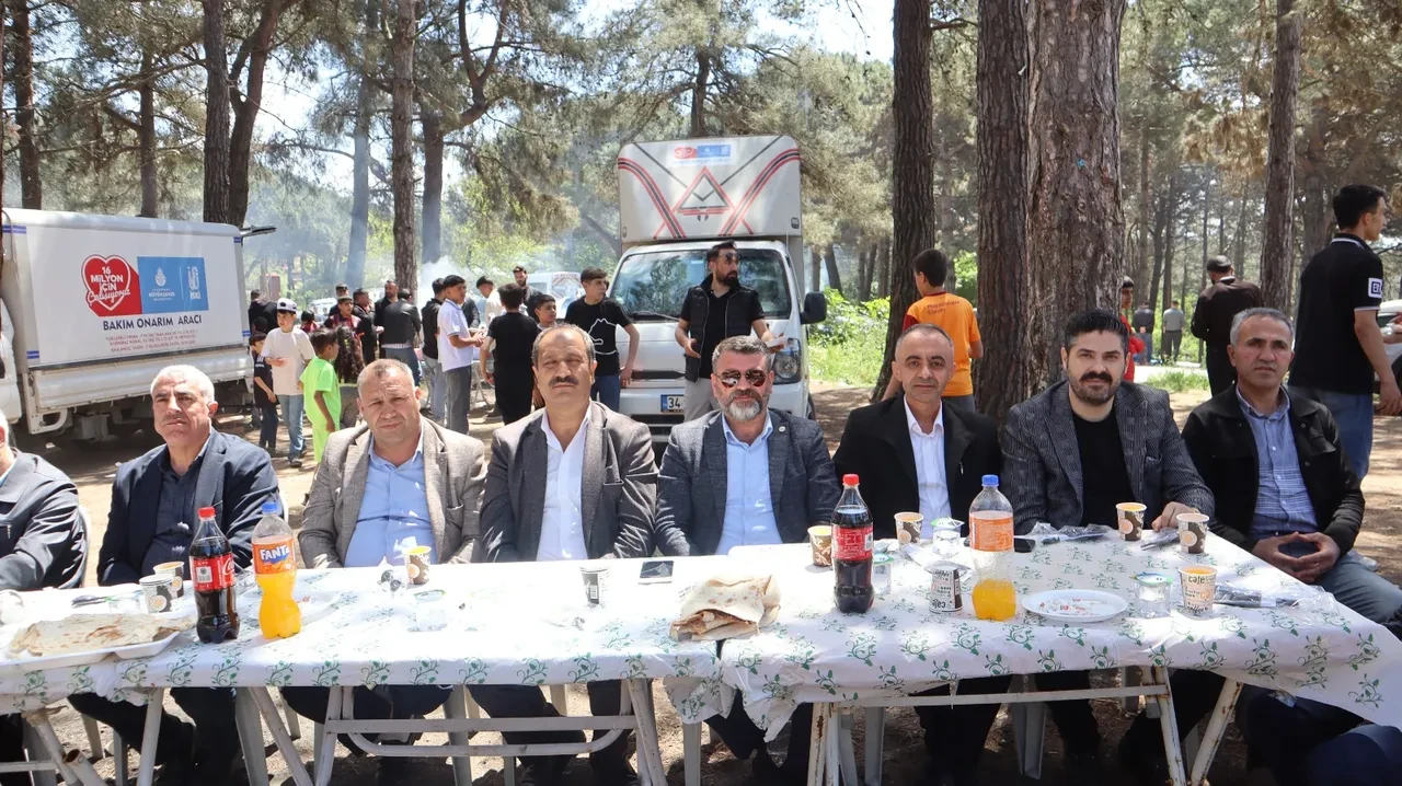 Anneler Gününü halaylarla kutladılar: Hemşeriler piknikte buluştu!