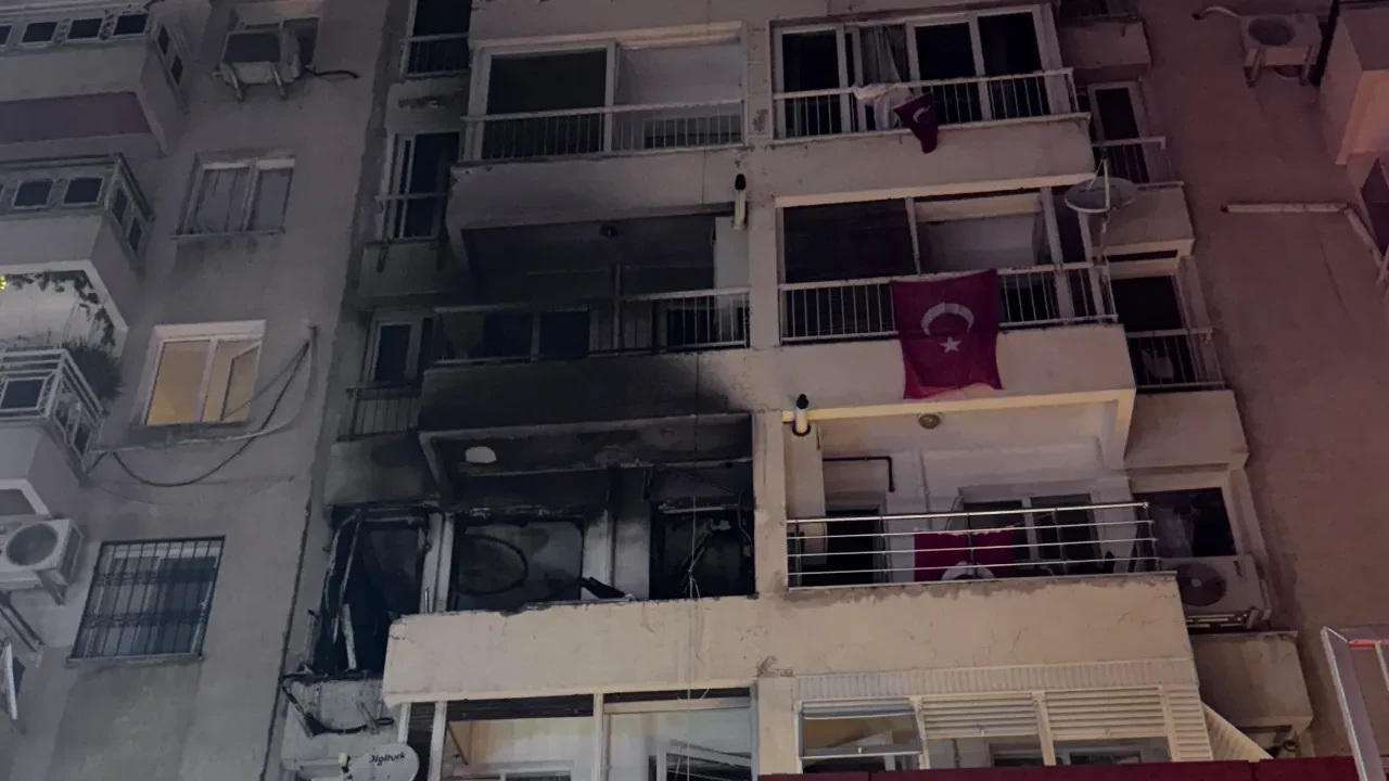 Bornova'da apartman dairesinde patlama