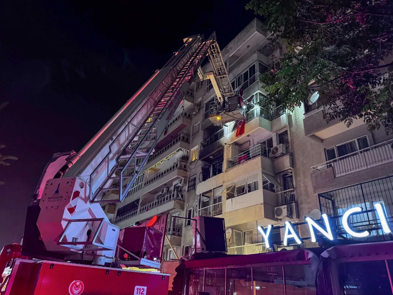 Bornova'da apartman dairesinde patlama