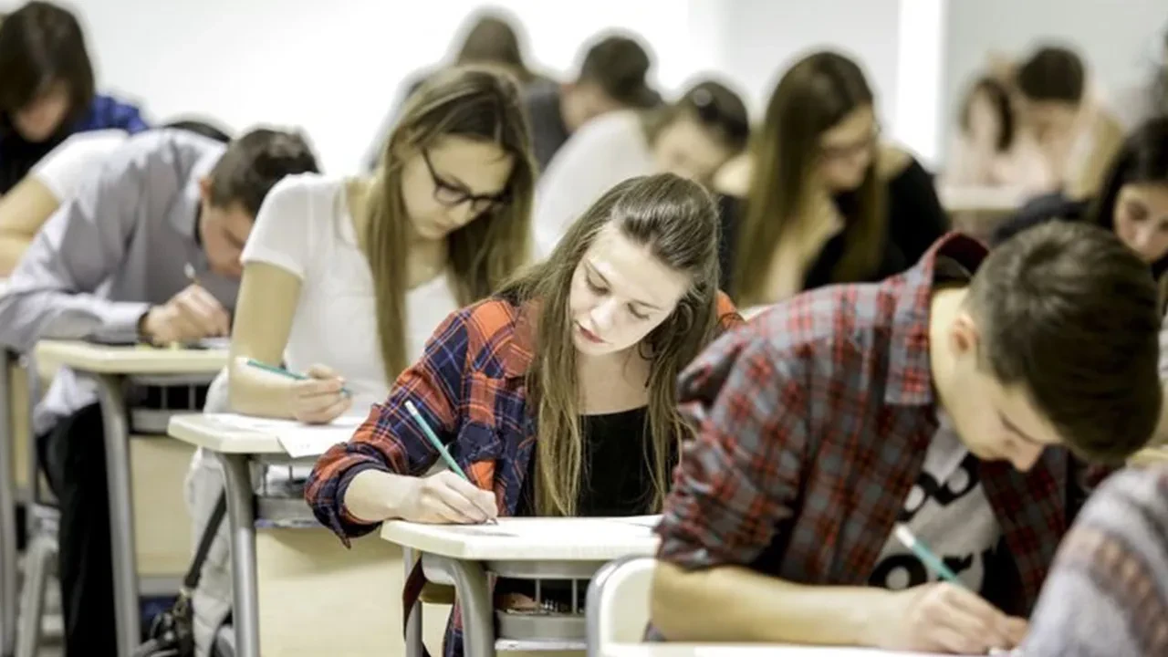 CD Nedir, Ne Demek? Üniversitede CD Harf Notunun Karşılığı Kaç Puan, Sınıfta Kalınır Mı?