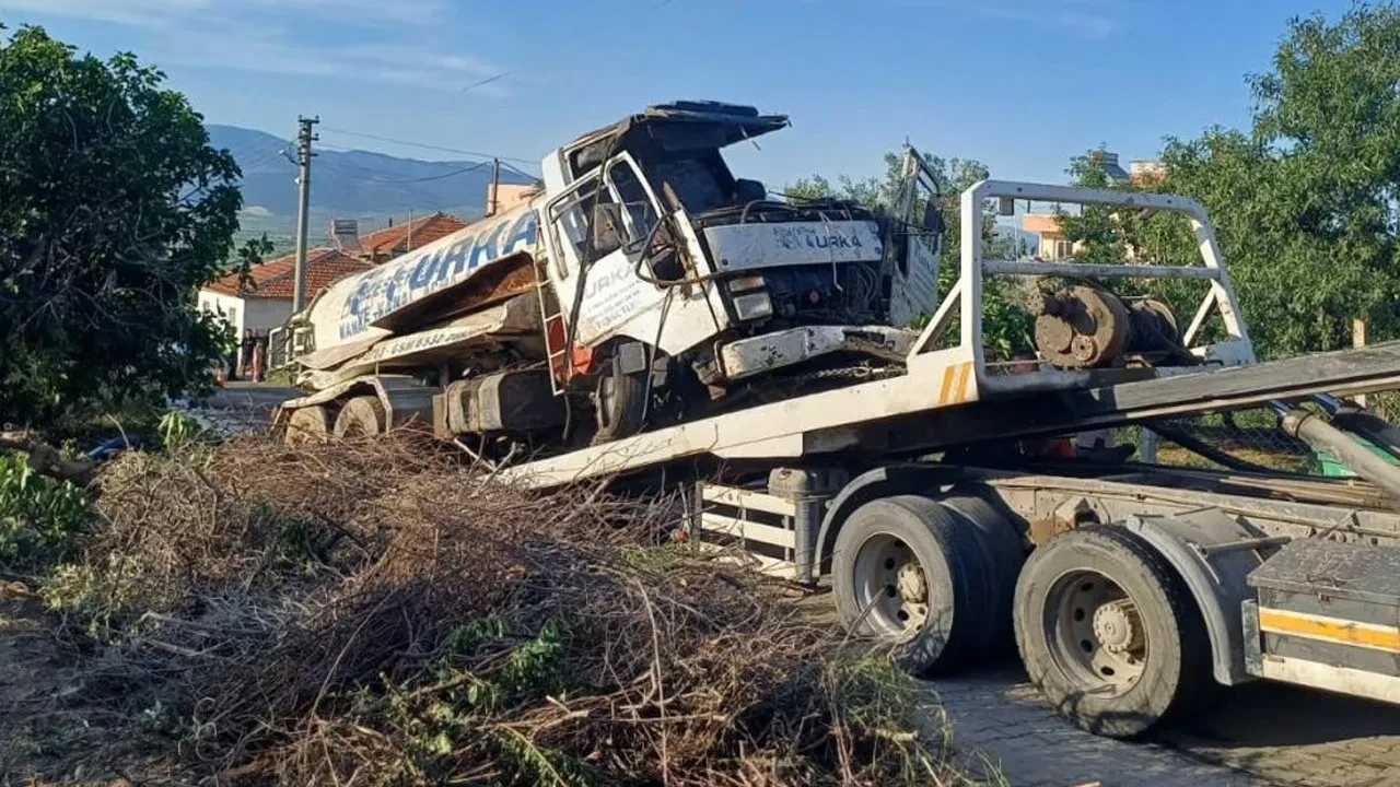 Faciayı iş makinesini devirerek önledi