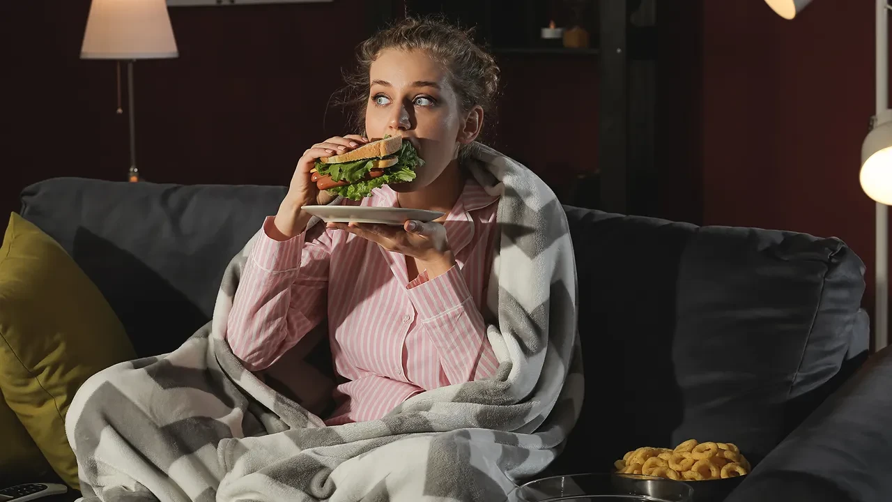 Gece gece karnım acıkıyor dayanamıyorum diyenler aman dikkat!