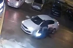 İnegöl'de otomobille motosikletin çarpıştığı kaza anı kamerada