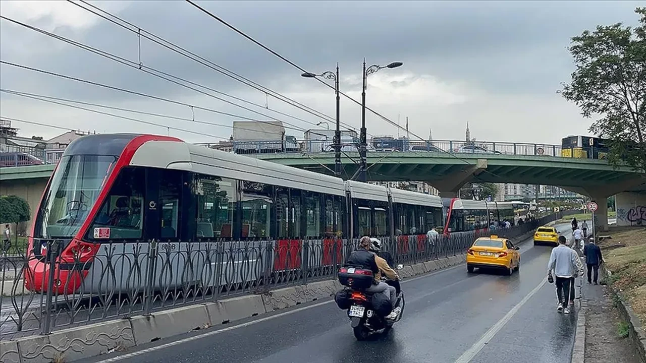 İstanbul'da tramvay seferlerine düzenleme: Bazı duraklar kapatıldı
