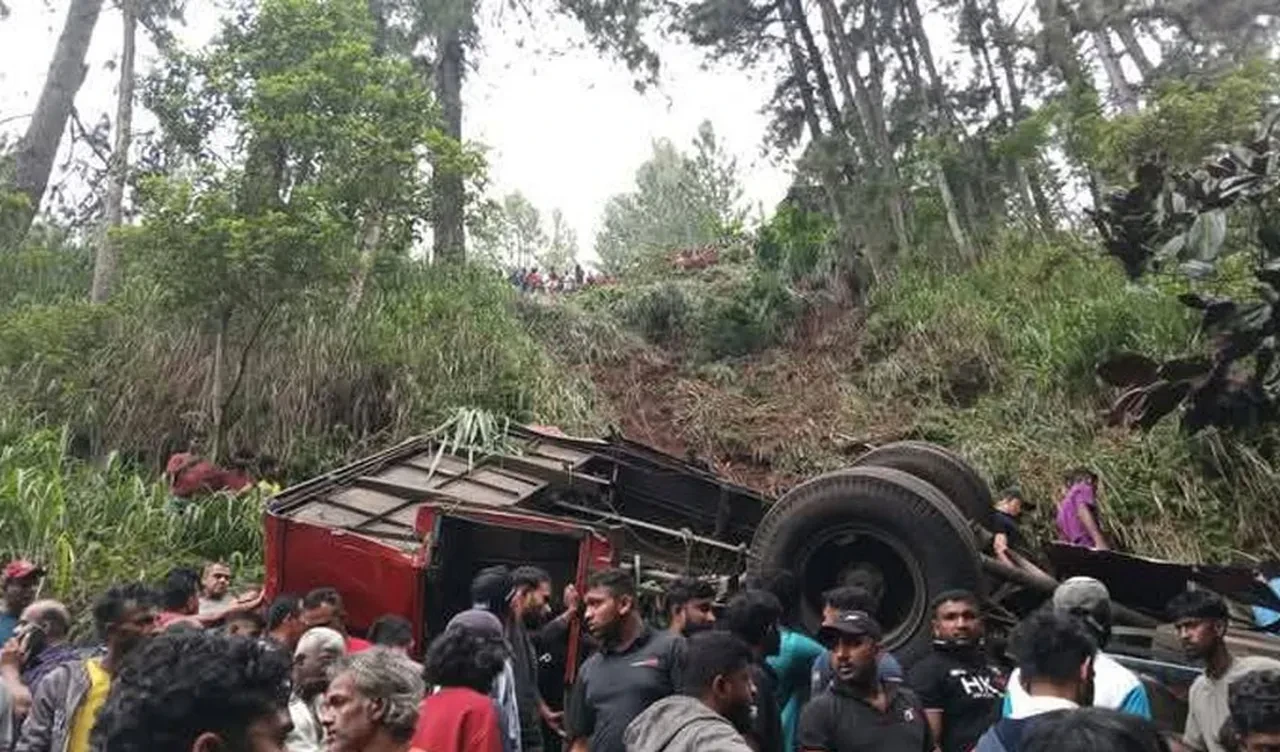Otobüs uçurumdan aşağı yuvarlandı! Sri Lanka'da feci kaza