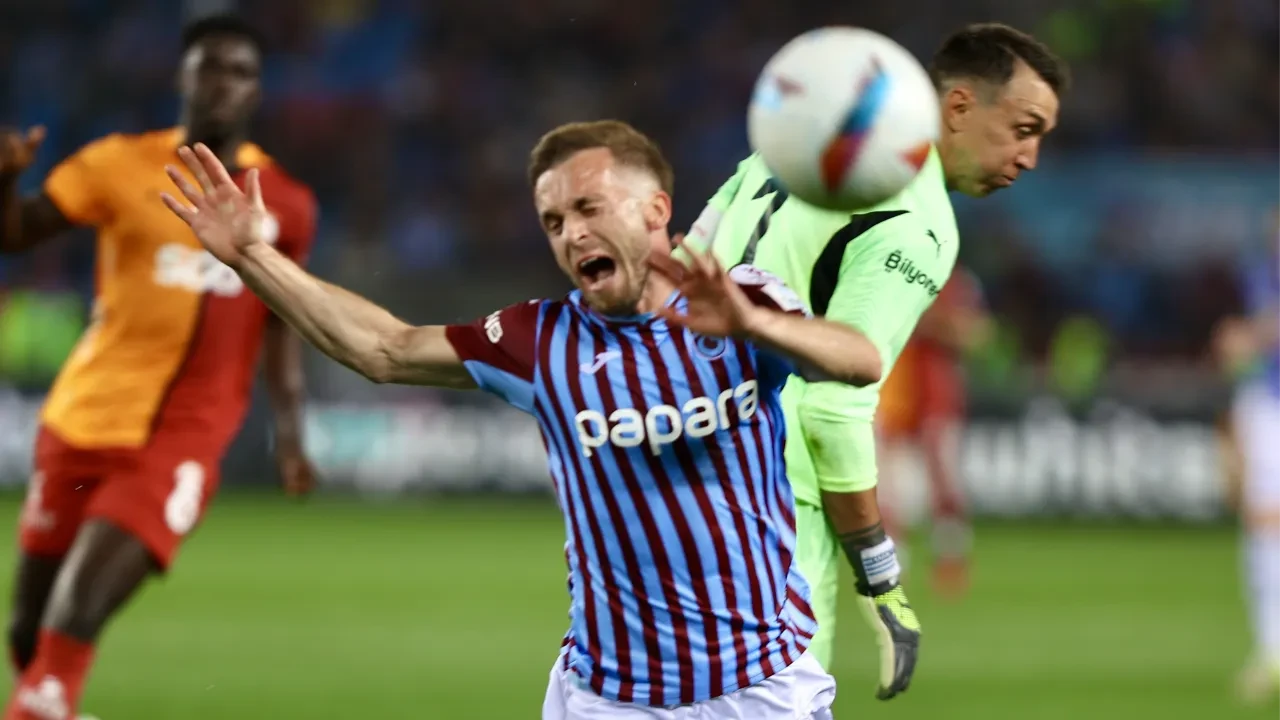 Trabzonspor-Galatasaray maçında penaltı tartışması! Trio ekibi son noktayı koydu