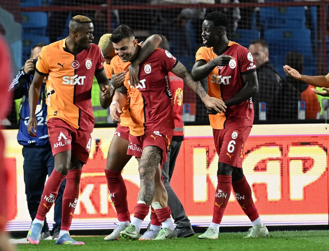 Trabzonspor-Galatasaray maçında penaltı tartışması! Trio ekibi son noktayı koydu
