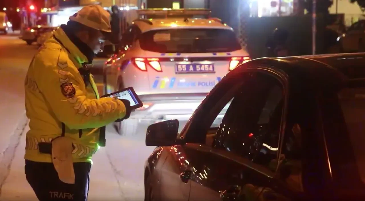 Trafikte dev denetim! Bakan Yerlikaya duyurdu: Yüz binlerce sürücüye ceza yağdı