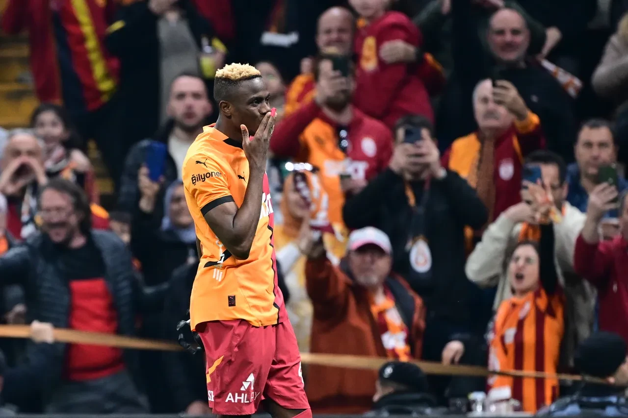 Victor Osimhen Galatasaray'a veda ediyor! Fabrizio Romano ayrılığı duyurdu