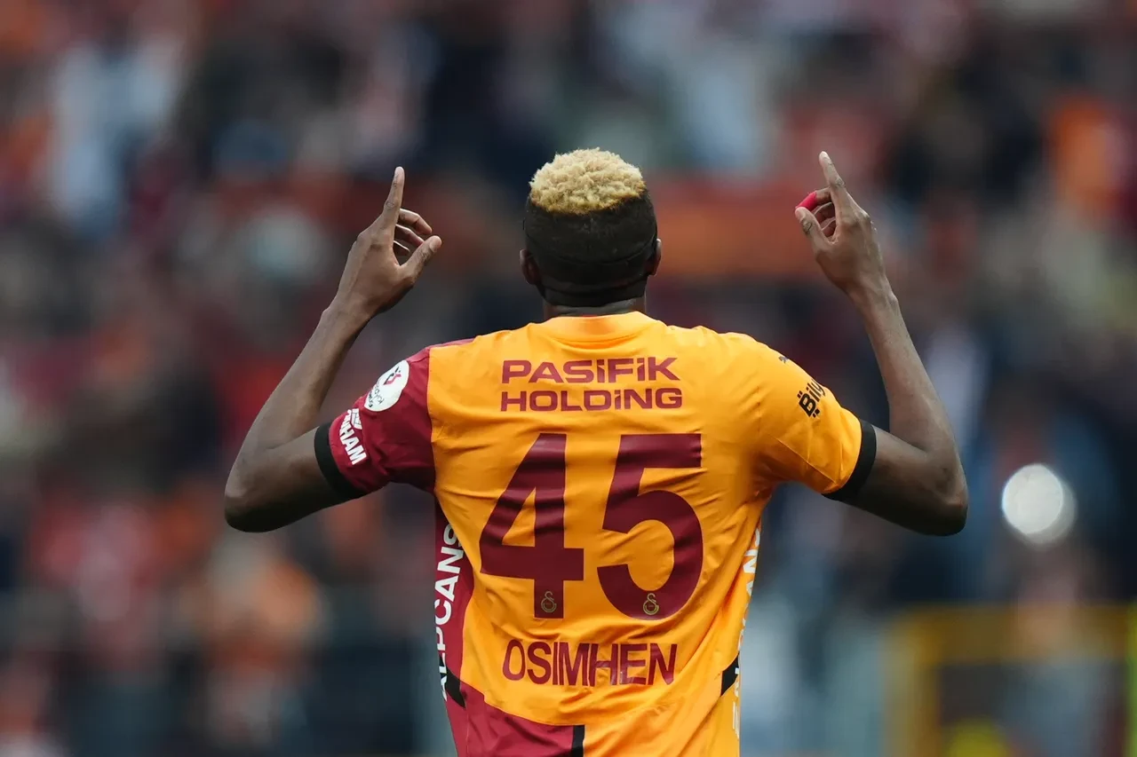 Victor Osimhen Galatasaray'a veda ediyor! Fabrizio Romano ayrılığı duyurdu