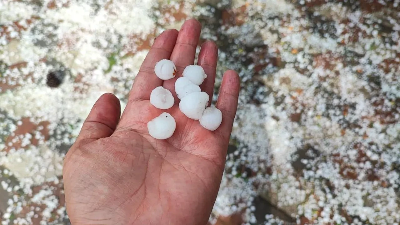 Yozgat'ta dolu yağışı! Her yer beyaza büründü