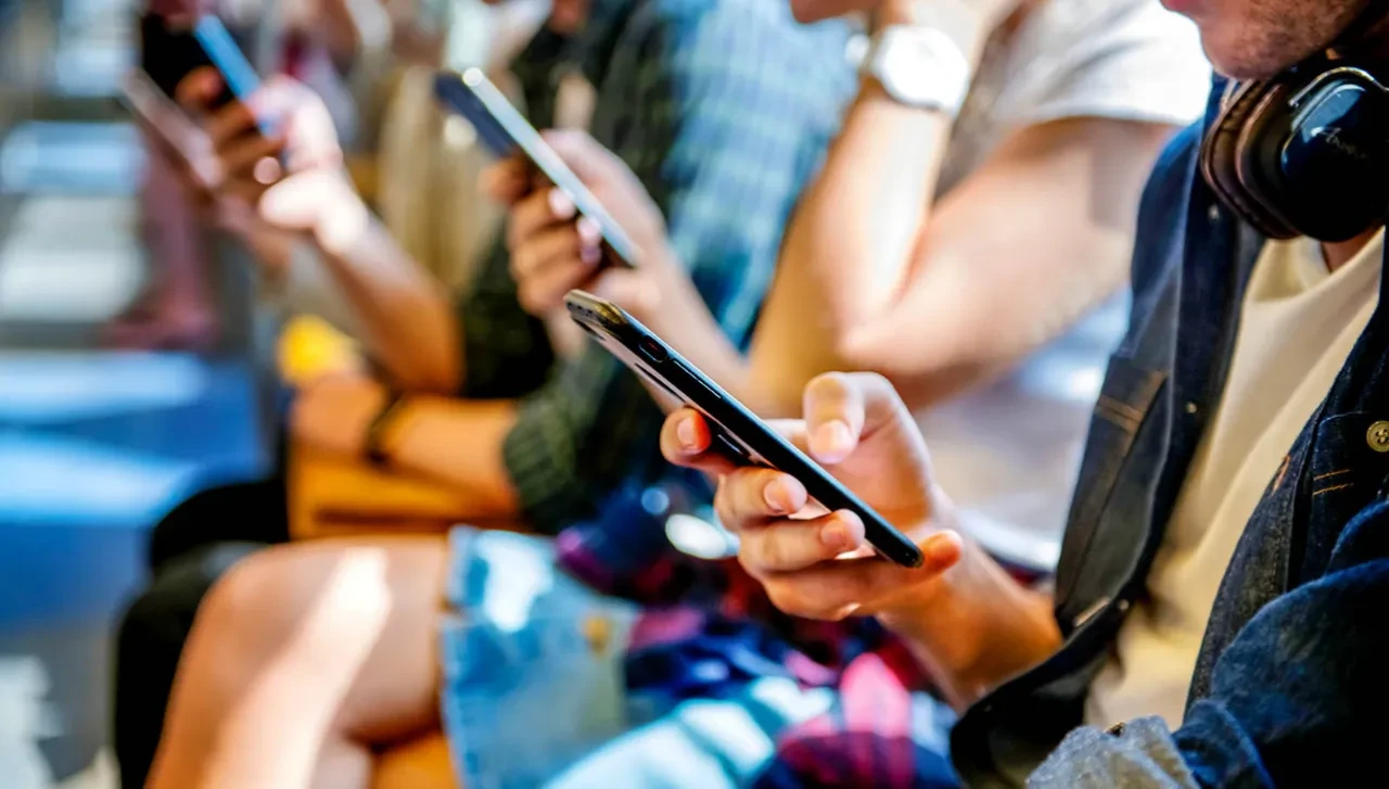 Z Kuşağı Hangi Yıllar Arası Doğmuştur? Z Kuşağı Nedir, Kimlere Denir ve Özellikleri Neler?