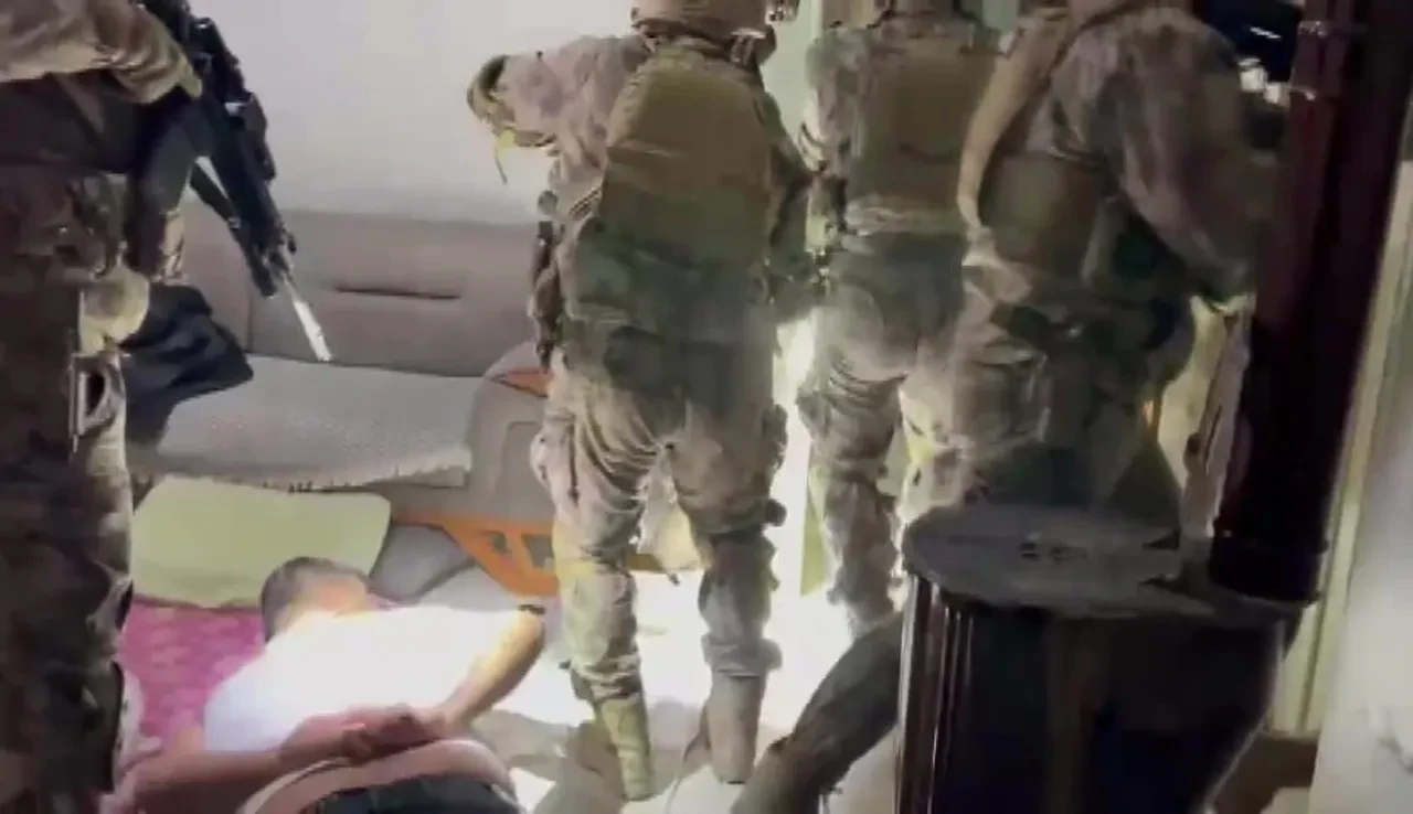 Adana merkezli  23 ilde silah kaçakçılığı operasyonu! Çok sayıda tutuklama var