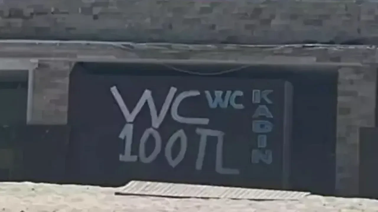 Çeşme'de dudak uçuklatan tuvalet ücreti! Kimse inanamadı