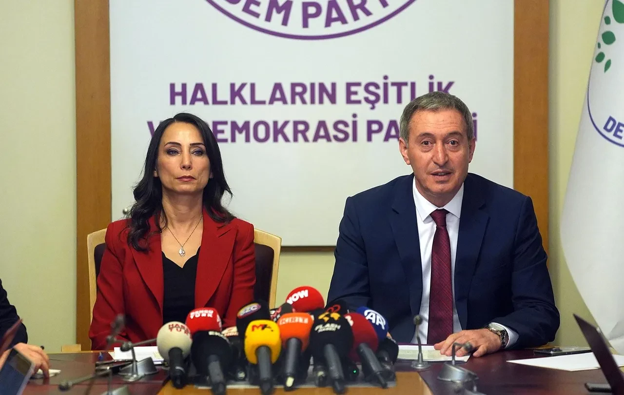 DEM Parti MYK olağanüstü toplandı! PKK'nın fesih kararına ilk açıklama