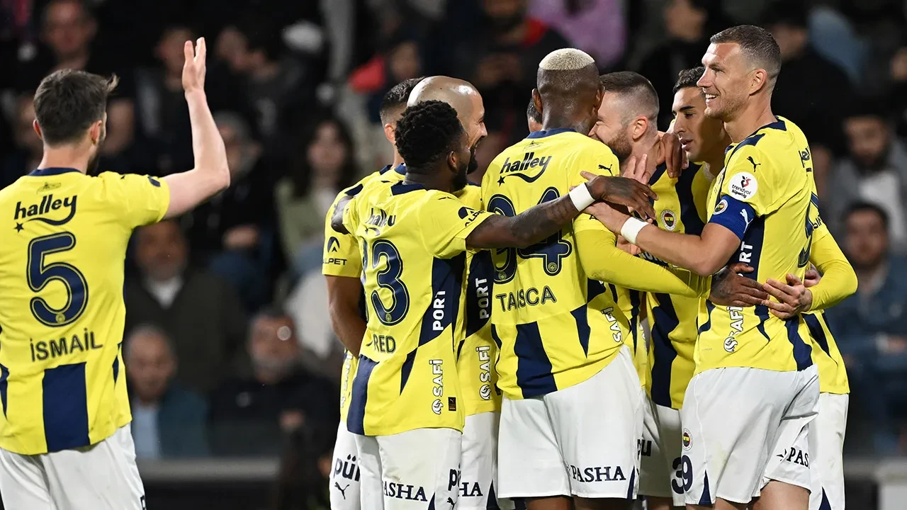 Fenerbahçe'de sil baştan! Birçok futbolcuyla yollar ayrılıyor