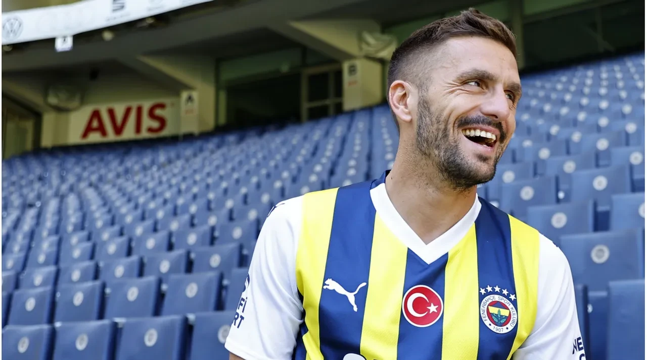 Fenerbahçe'de sil baştan! Birçok futbolcuyla yollar ayrılıyor