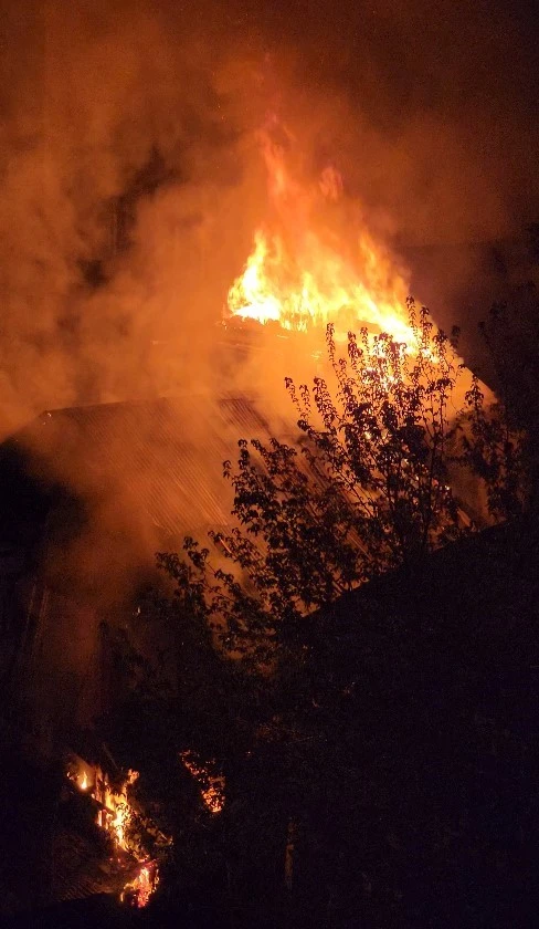 Gümüşhane'de gece yarısı yangın paniği