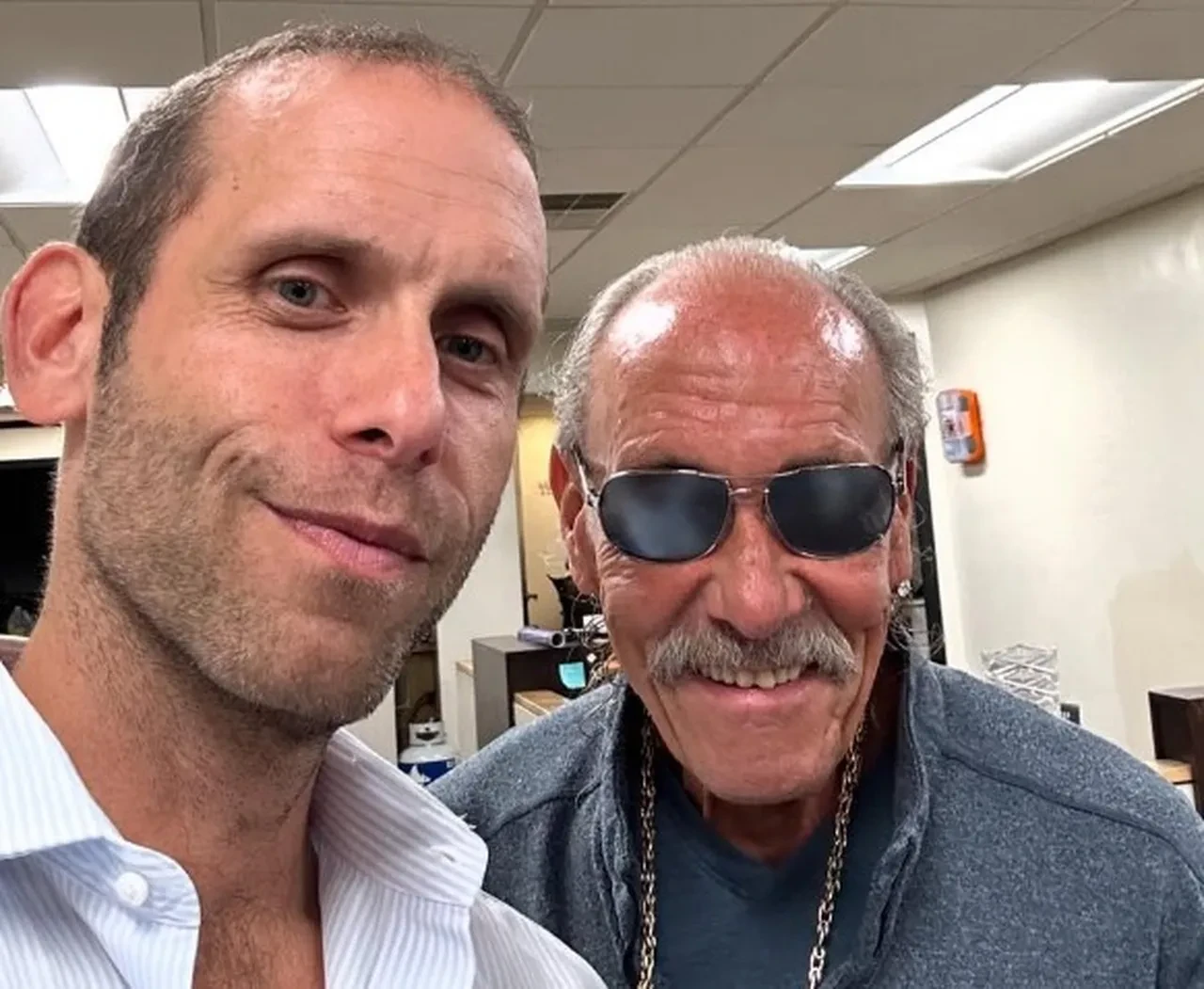 Les Gold öldü mü? İkinci el eşya programı ile tanınıyor