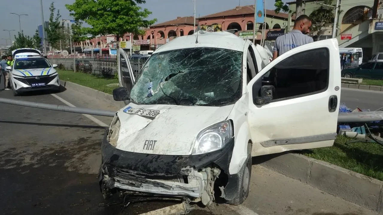 Malatya'da 5 araç birbirine girdi! Kaza sonrası 3 kilometrelik kuyruk oluştu