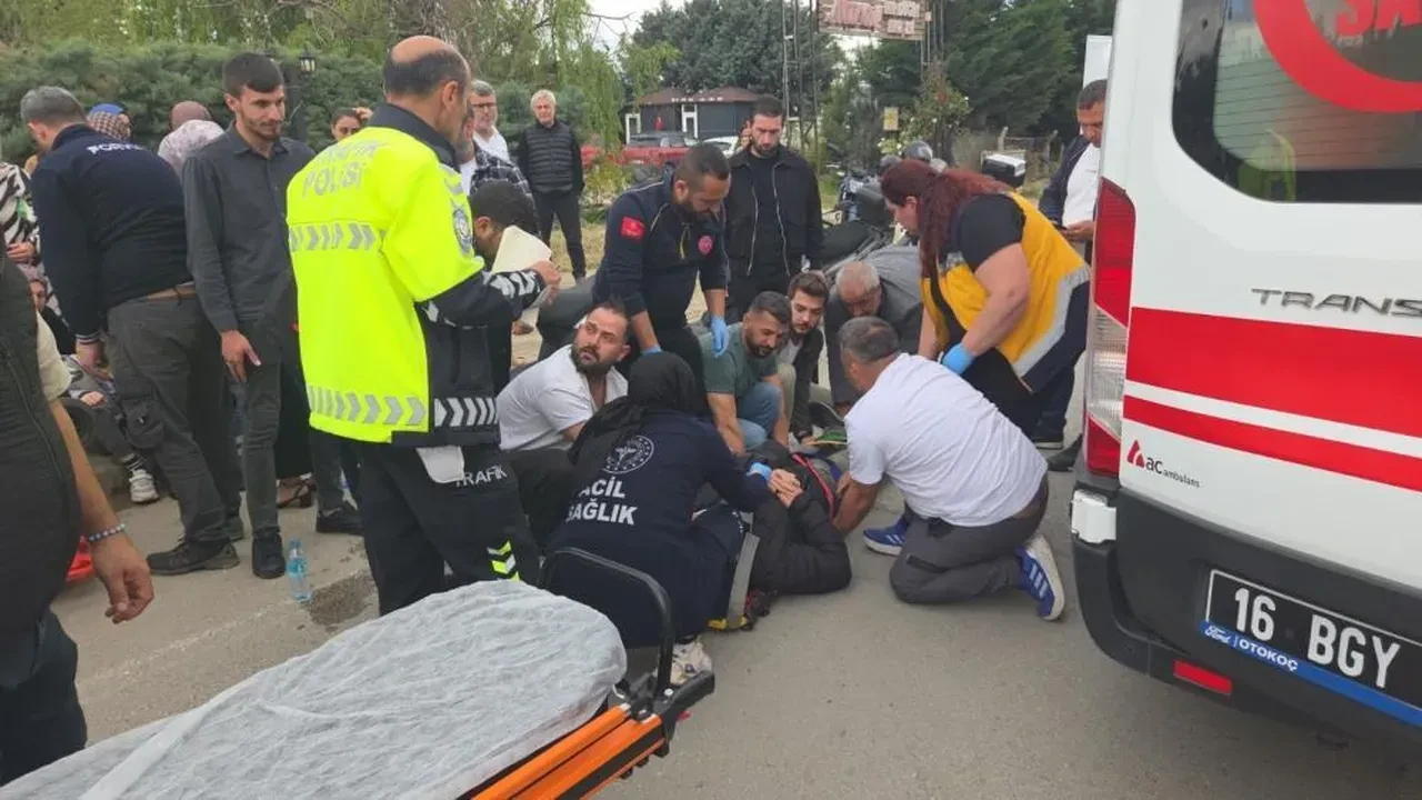 Motosiklet kazasında baba ile oğlu yaralandı