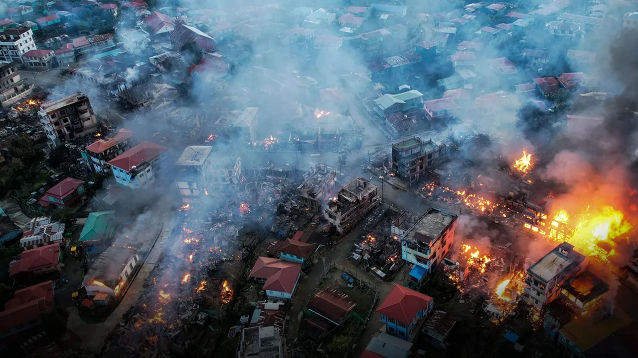 Myanmar ordusu sivillere bomba yağdırdı! Çok sayıda ölü ve yaralı var