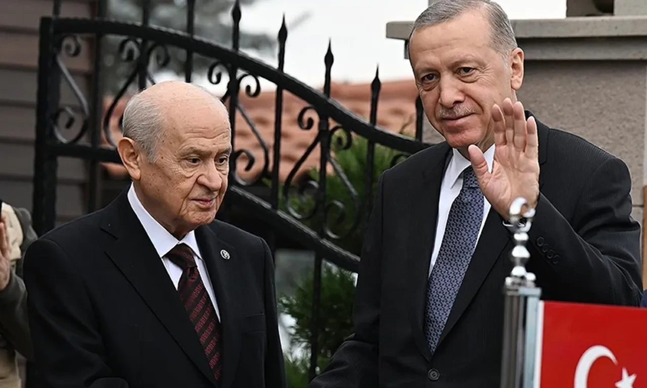 PKK fesih kararını duyurdu! Terör örgütü silahları bıraktı