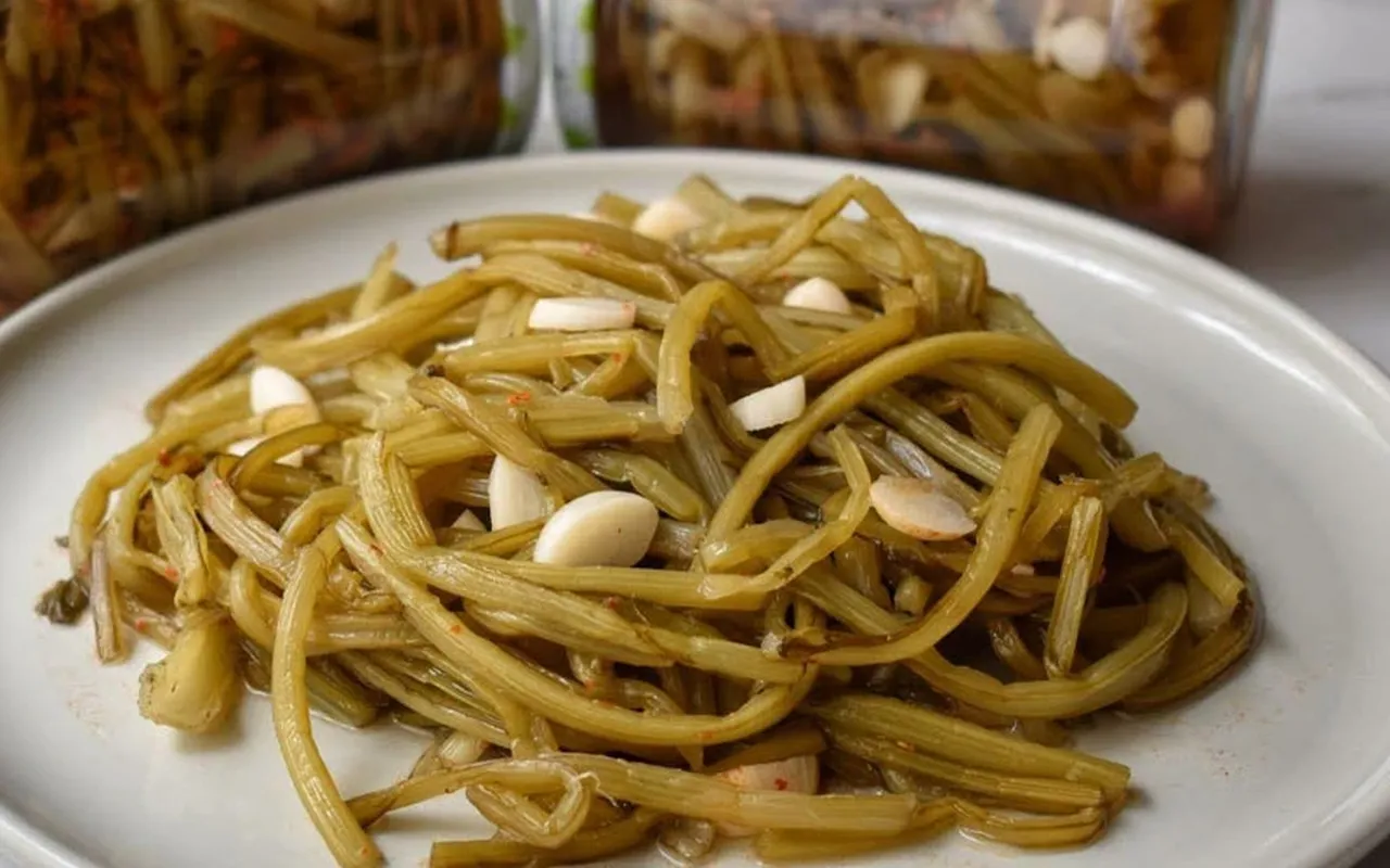 Yol kenarında yetişiyor tam bir iltihap düşmanı! Halk arasında ıspıt otu olarak biliniyor