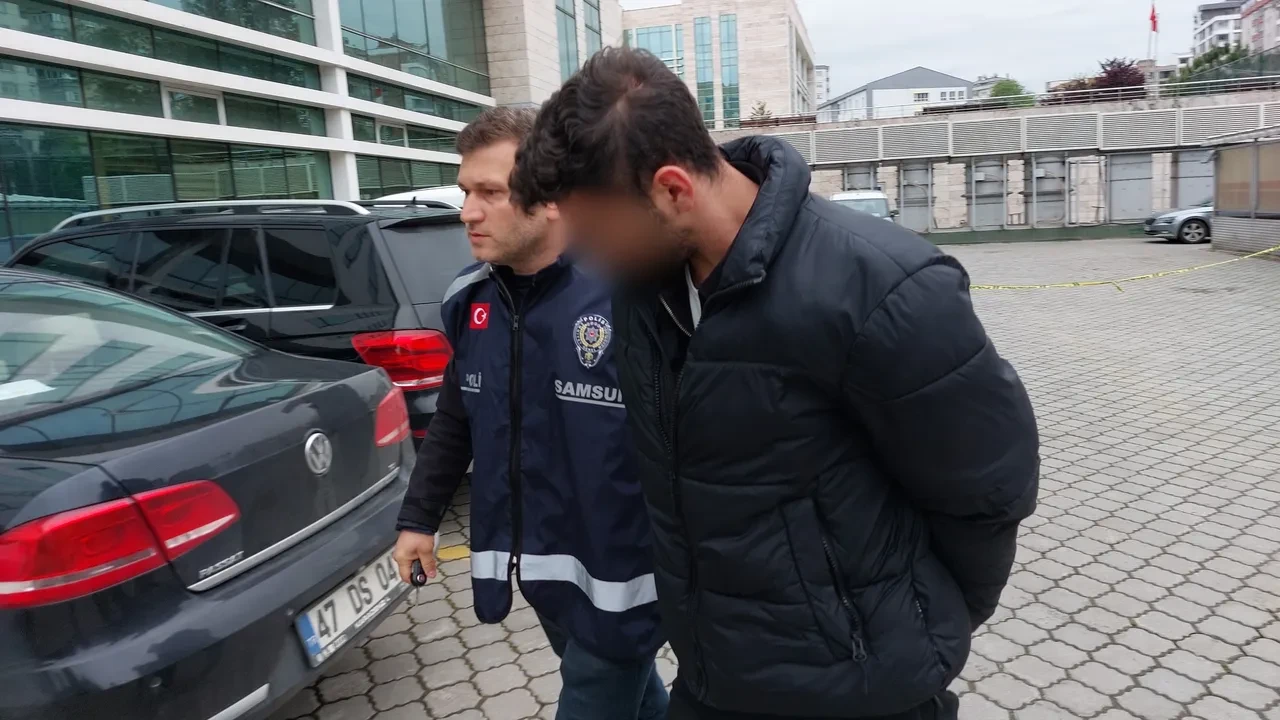 Adım adım takip etti! Pastanede dalgınlığından faydalanıp kapıp kaçtı