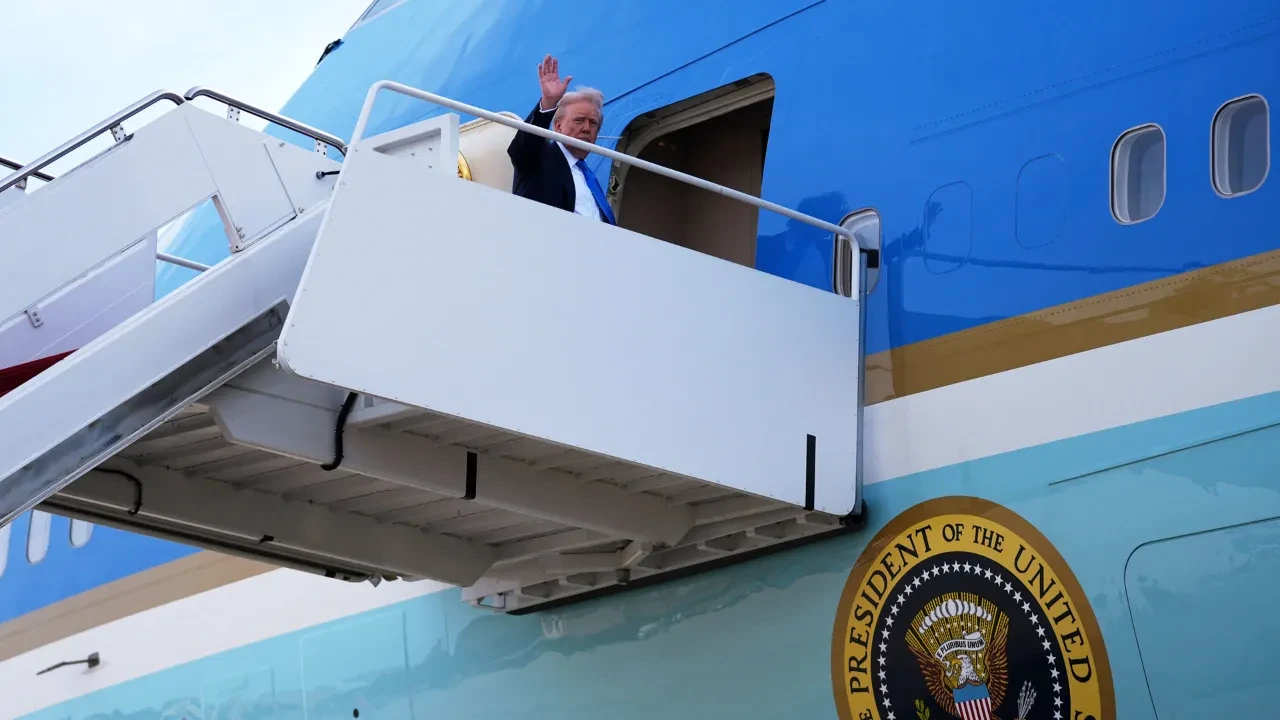 AP, Bloomberg ve Reuters muhabirleri Trump'ın uçağına alınmadı: Bu durum kaygı verici!