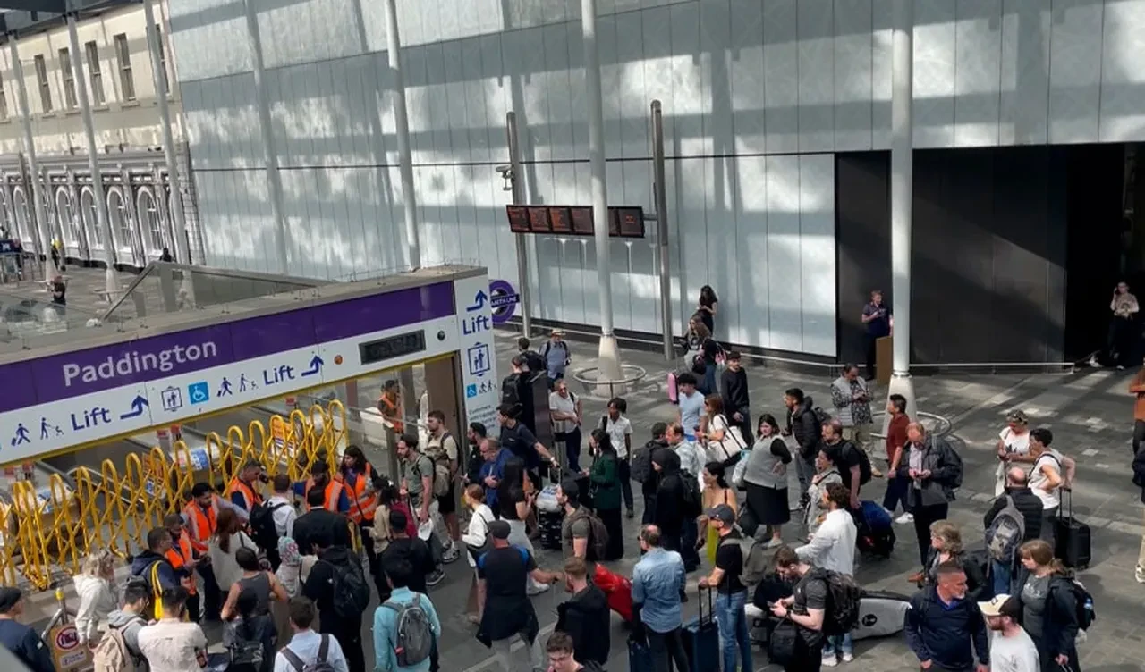 Avrupa 5 saniyede Londra sadece 1 saniyede kaosa sürüklendi! İngiltere'de elektrik kesintisi hayatı felç etti