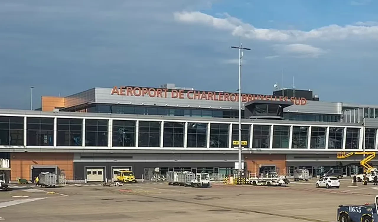 Belçika havalimanında bomba alarmı! Uçak acil iniş yaptı, havaalanı kapatıldı