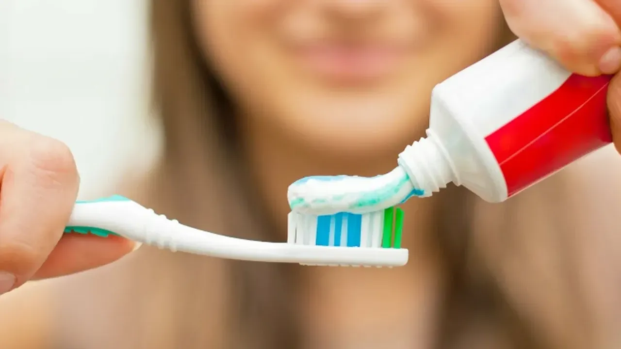 Diş fırçaladıktan sonra asla yapmamanız gerekiyor macunun bütün etkisini yok ediyor