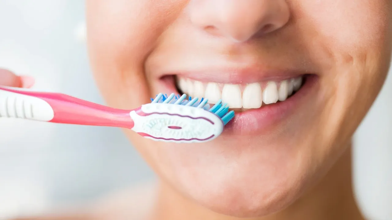 Diş fırçaladıktan sonra asla yapmamanız gerekiyor macunun bütün etkisini yok ediyor