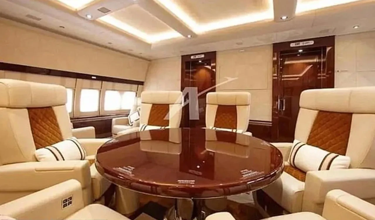 Donald Trump'a Katar'dan hediye edilen uçağın içi ağızları açık bıraktı! Adeta bir uçan saray