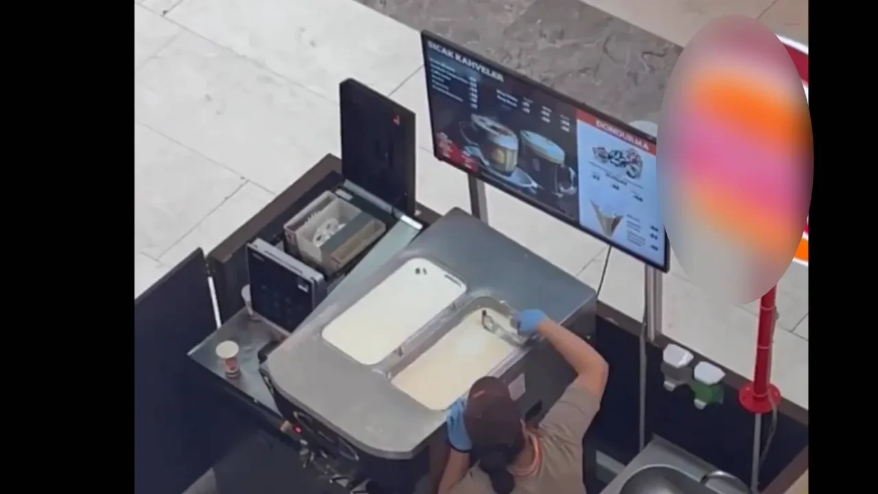 Dünyaca ünlü fast food zincirinde mide bulandıran görüntüler!