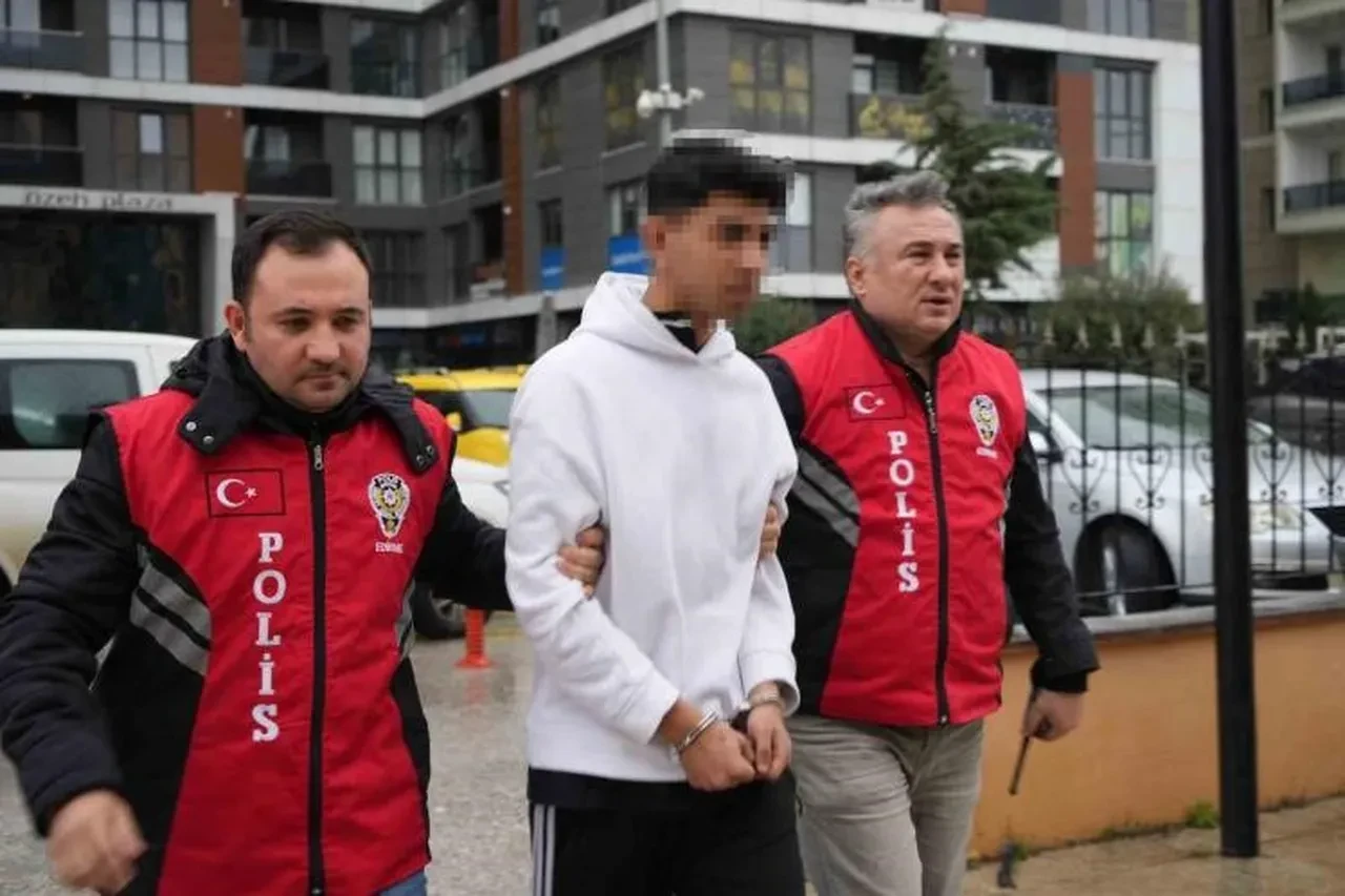 Eski sevgilisini 30 bıçak darbesiyle öldürdü! Arkadaşlarına attığı mesaj kan dondurdu